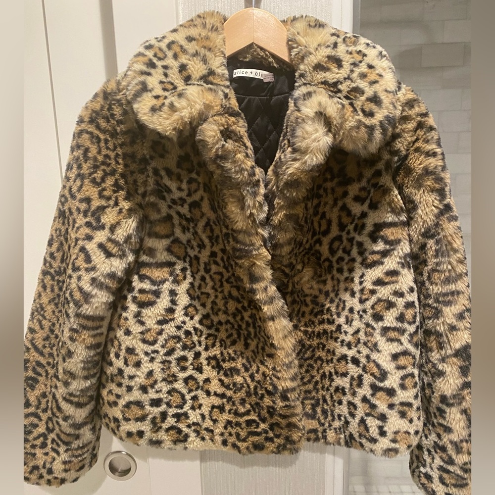 Alice and Olivia jacket size XS. Worn once. Perfect!